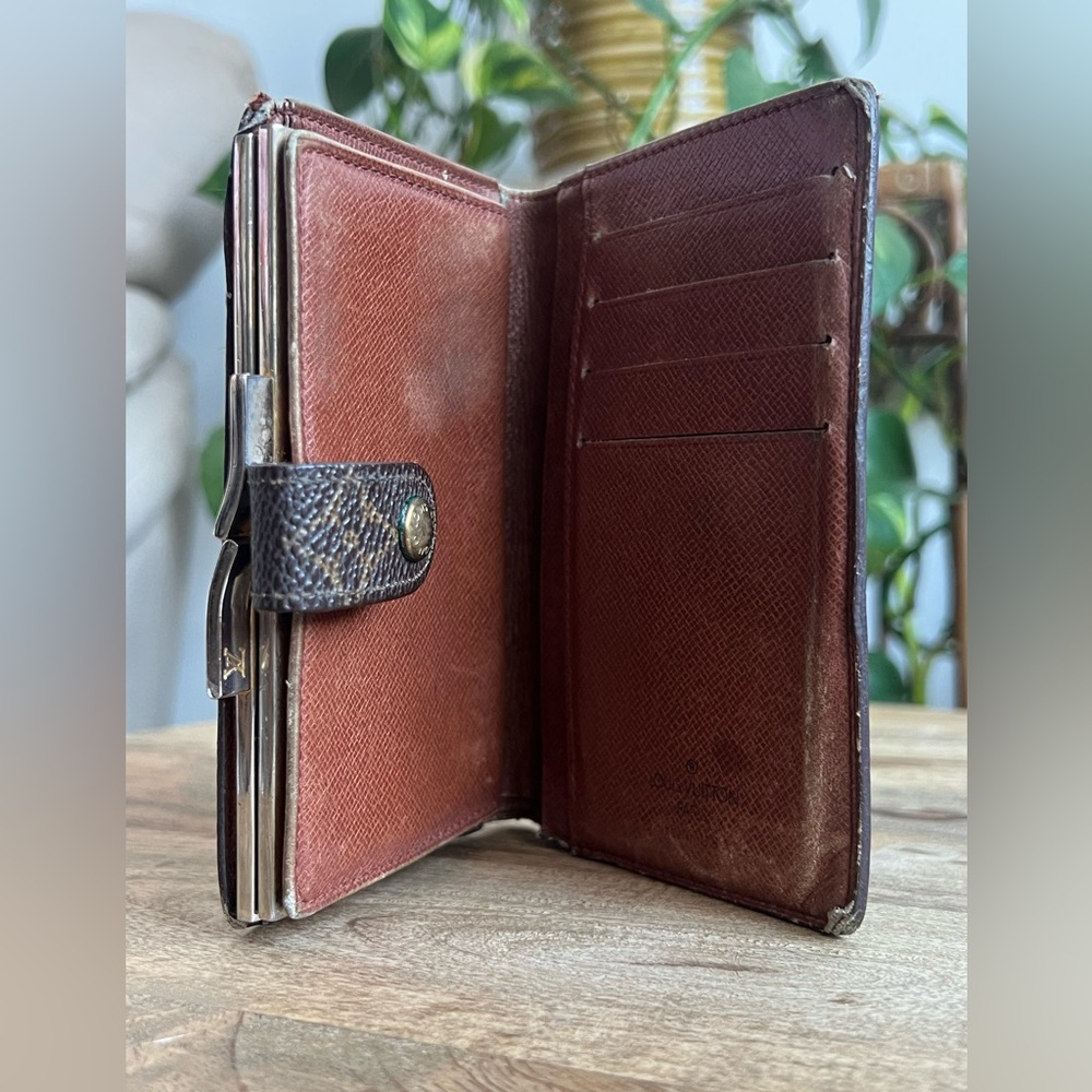 Louis Vuitton Vintage Monogram Wallet Flawed - Picture 4 of 17